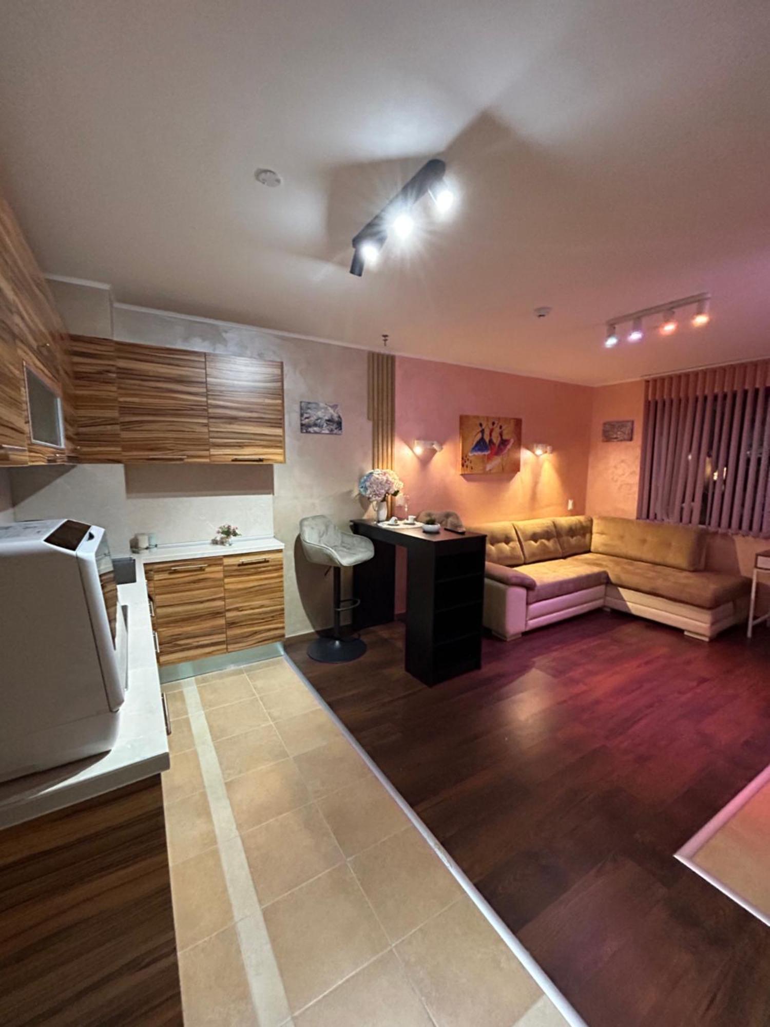 2-Bedroom, 2-Bathroom With Fireplace And Garden At Winslow Infinity 반스코 외부 사진