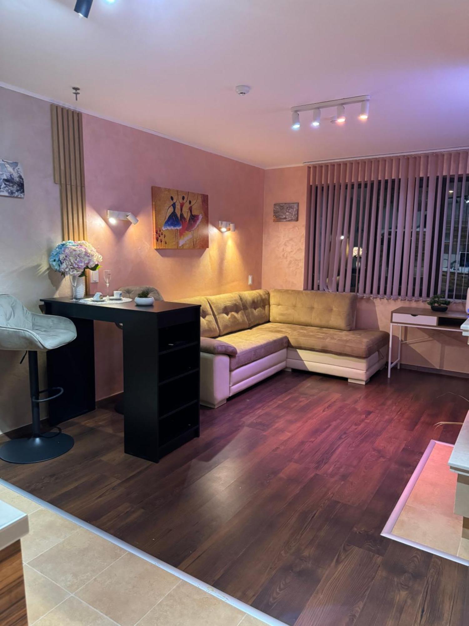 2-Bedroom, 2-Bathroom With Fireplace And Garden At Winslow Infinity 반스코 외부 사진