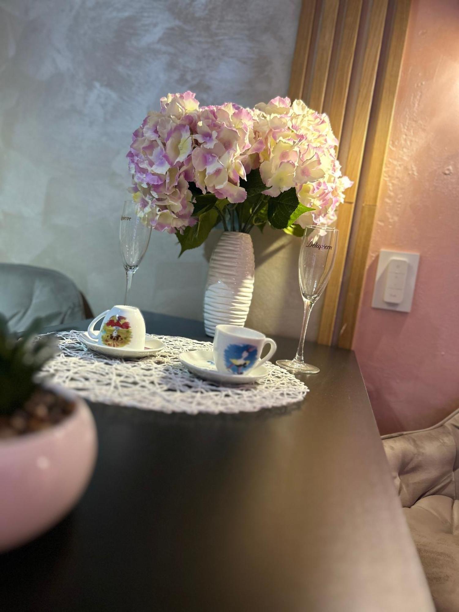 2-Bedroom, 2-Bathroom With Fireplace And Garden At Winslow Infinity 반스코 외부 사진