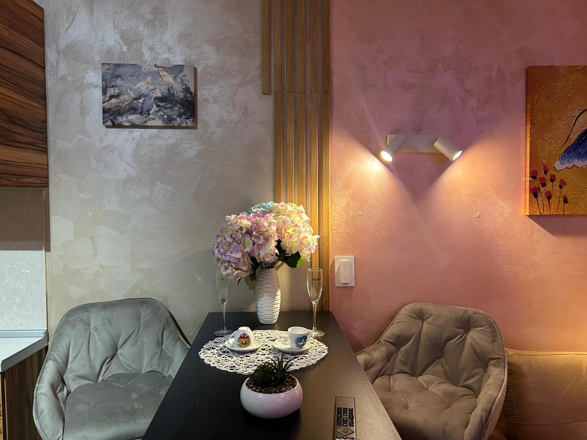 2-Bedroom, 2-Bathroom With Fireplace And Garden At Winslow Infinity 반스코 외부 사진