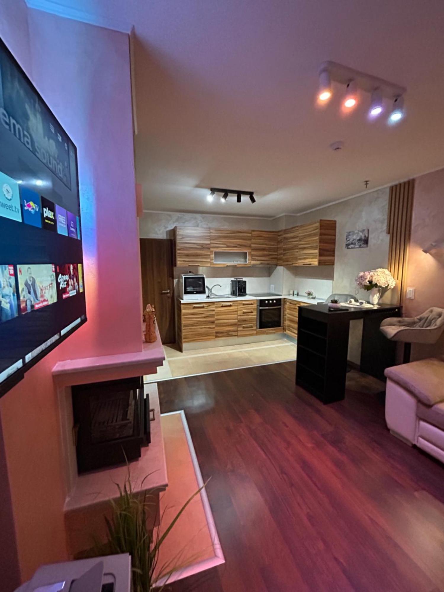 2-Bedroom, 2-Bathroom With Fireplace And Garden At Winslow Infinity 반스코 외부 사진