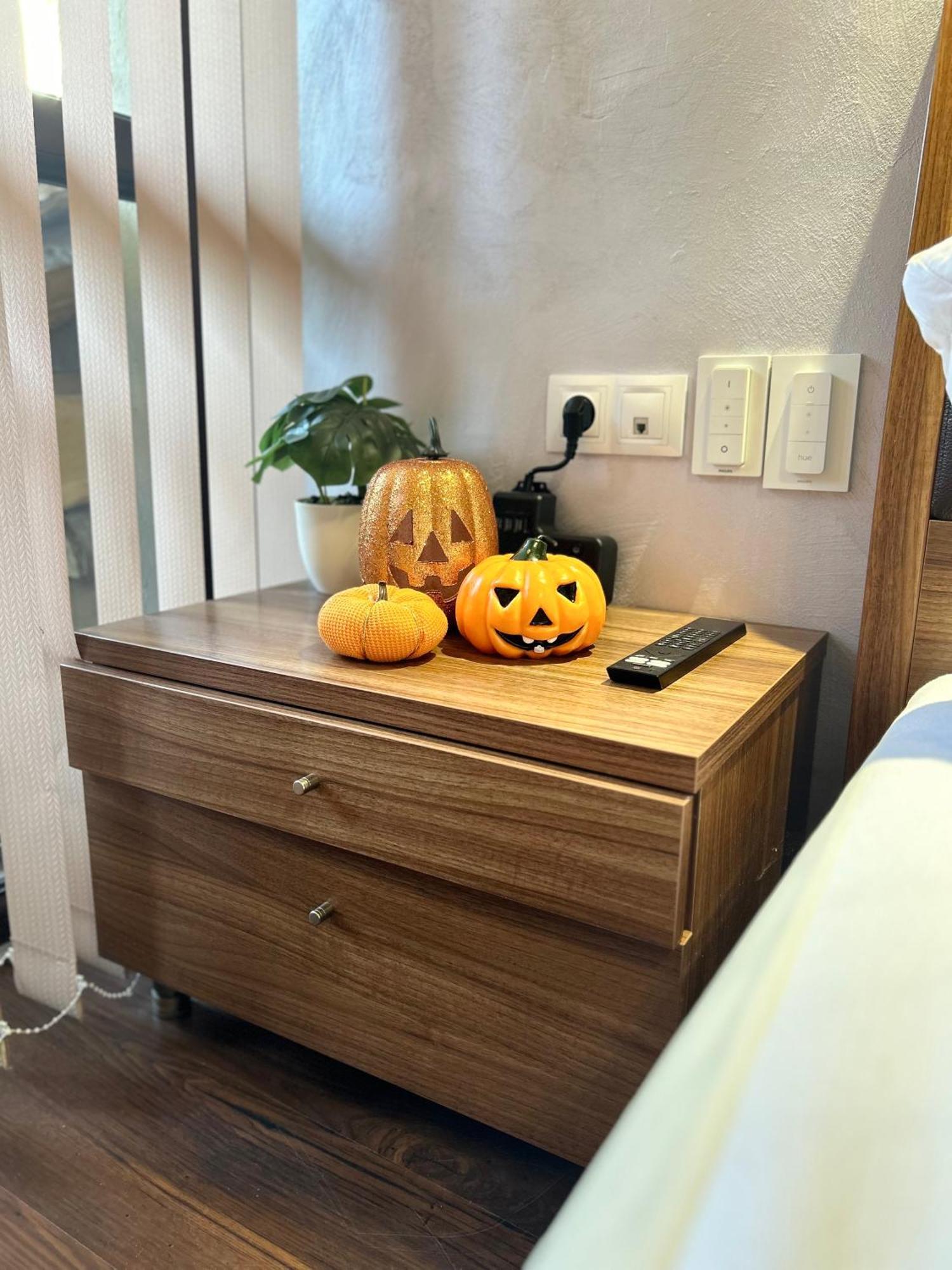 2-Bedroom, 2-Bathroom With Fireplace And Garden At Winslow Infinity 반스코 외부 사진